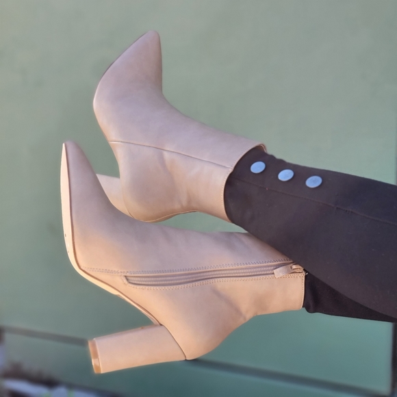 Women's Nude High Chunky Heeled Boots Zip Up Pointy Toe Ankle - Picture 4 of 8